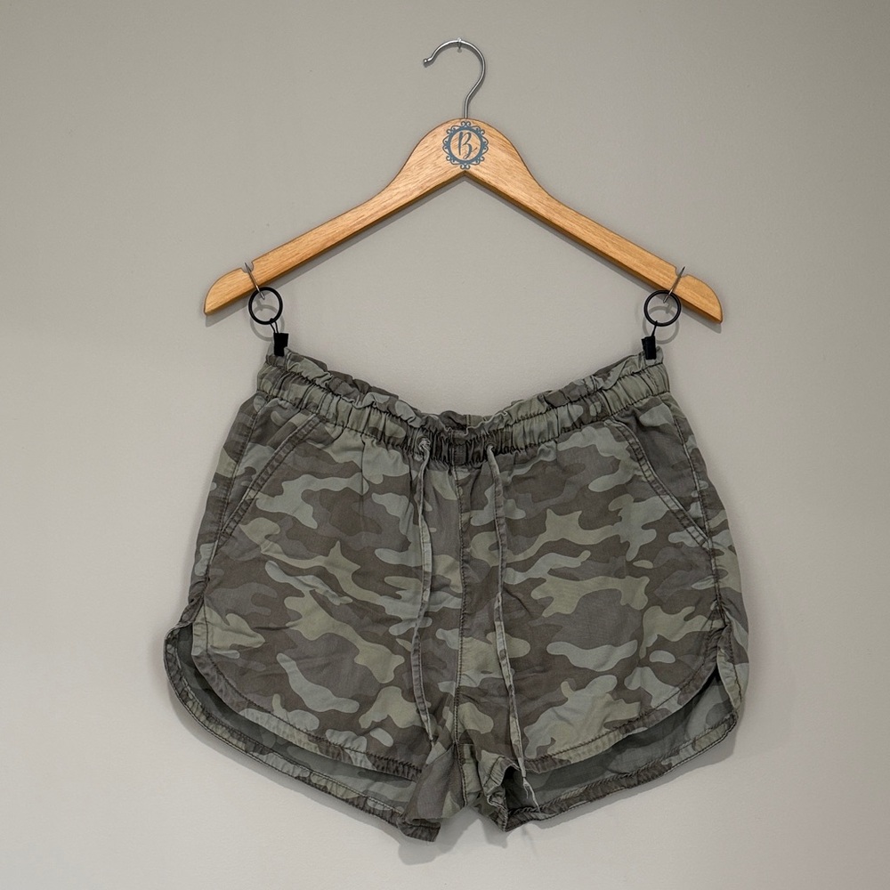 American Eagle Outfitters Camo Cargo Shorts